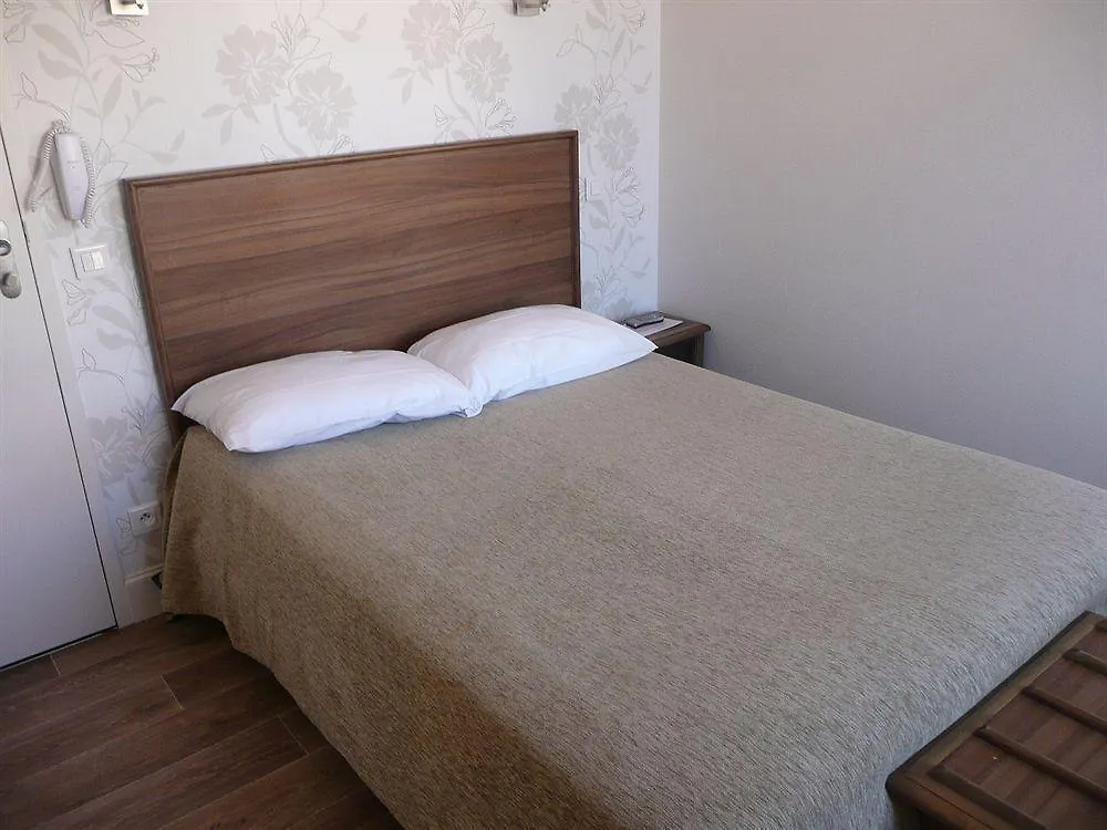 ***  Alfred Hotels Les Halles Biarriz Francia